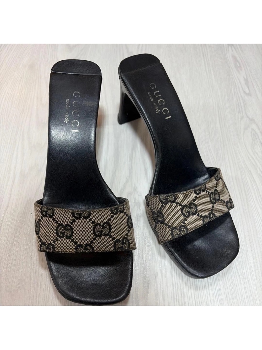 Gucci Black Leather Heels with Beige GG Canvas Strap